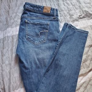 American Eagle size 4 short stretch skinny jeans dark medium wash